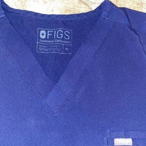 Deep royal blue men fig scrubs, good condition.